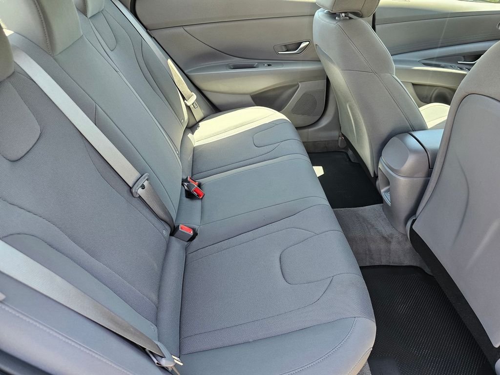 2025 Hyundai Elantra SE - Photo 15