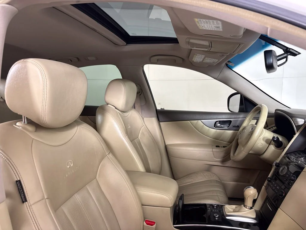 Certified Used 2014 White INFINITI Base image 17