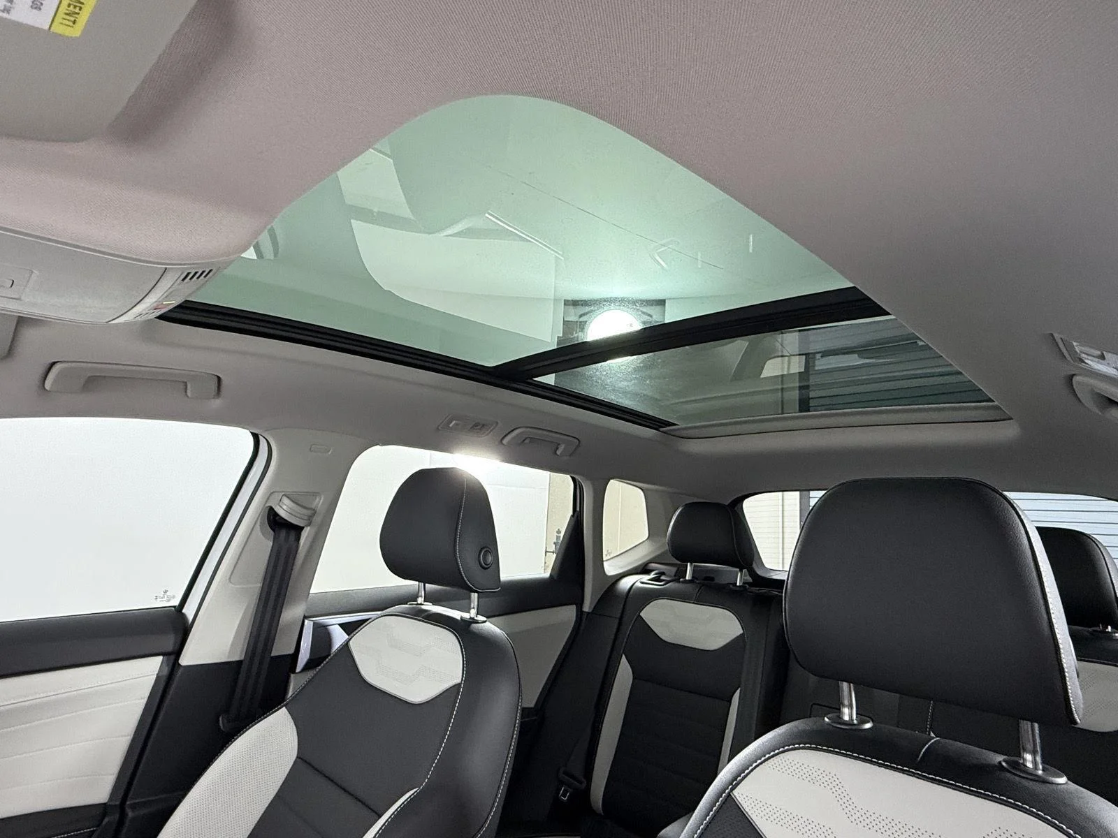 New 2027 Pure White Volkswagen SEL image 32
