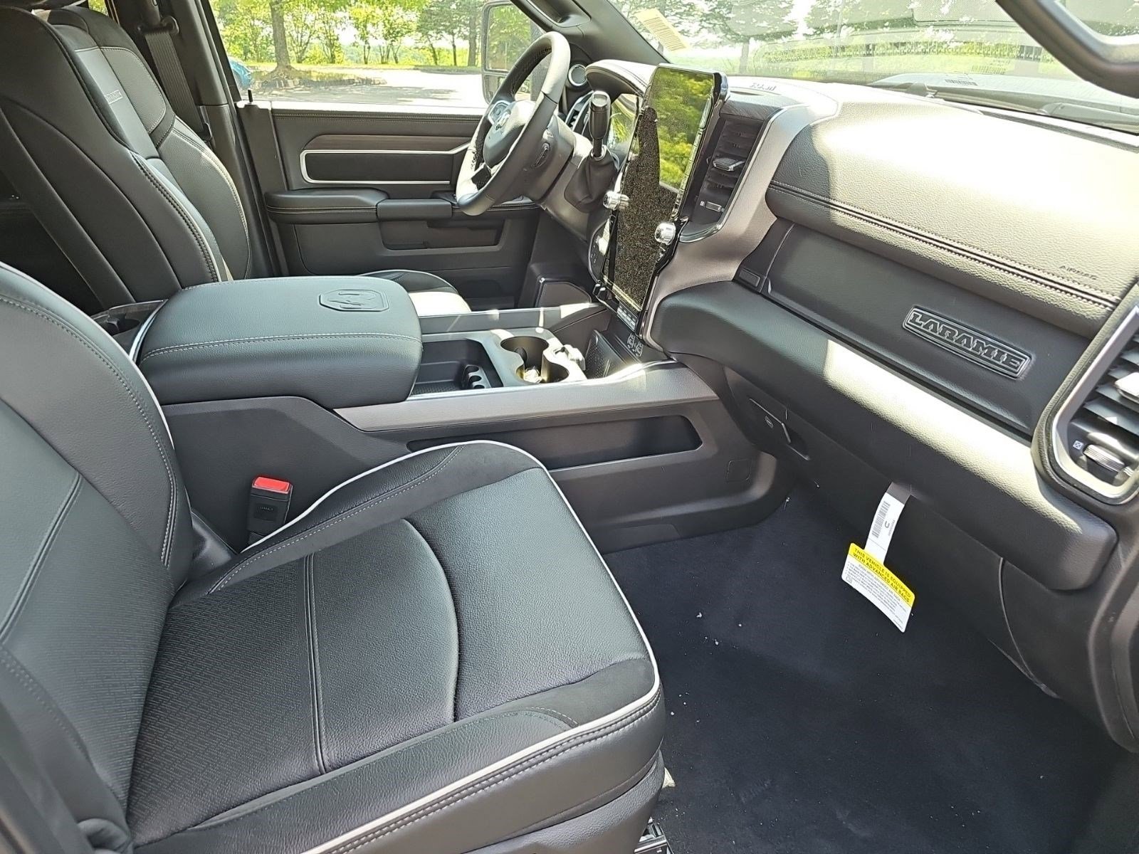 New 2026 Diamond Black Crystal Pearlcoat Ram Laramie image 9