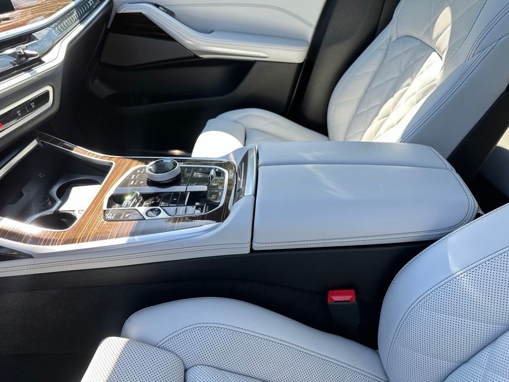 Used 2026 Mineral White Metallic BMW xDrive40i image 19