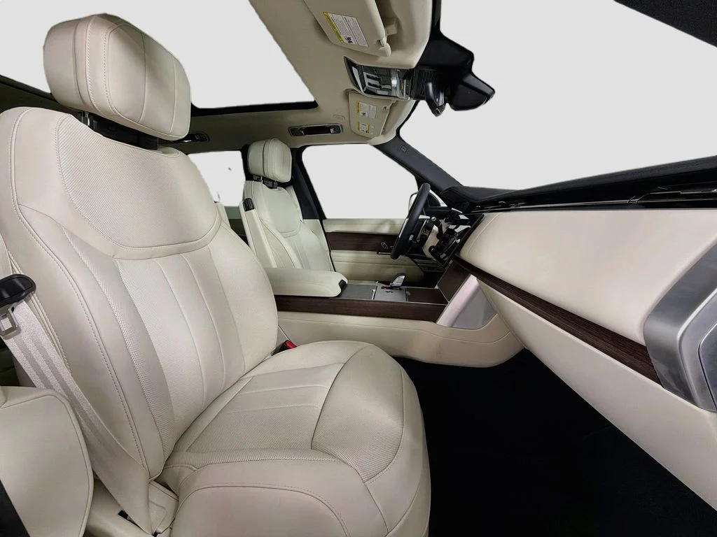 New 2026 Fuji White Land Rover SE image 30