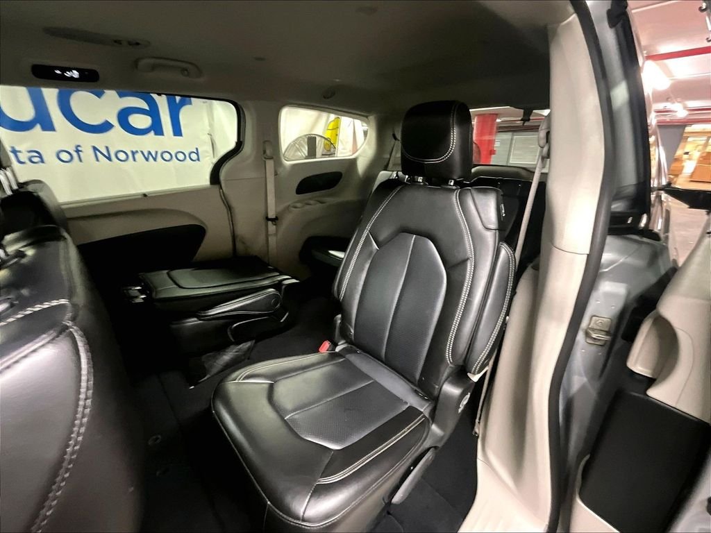 Used 2023 Silver Chrysler Touring L image 14