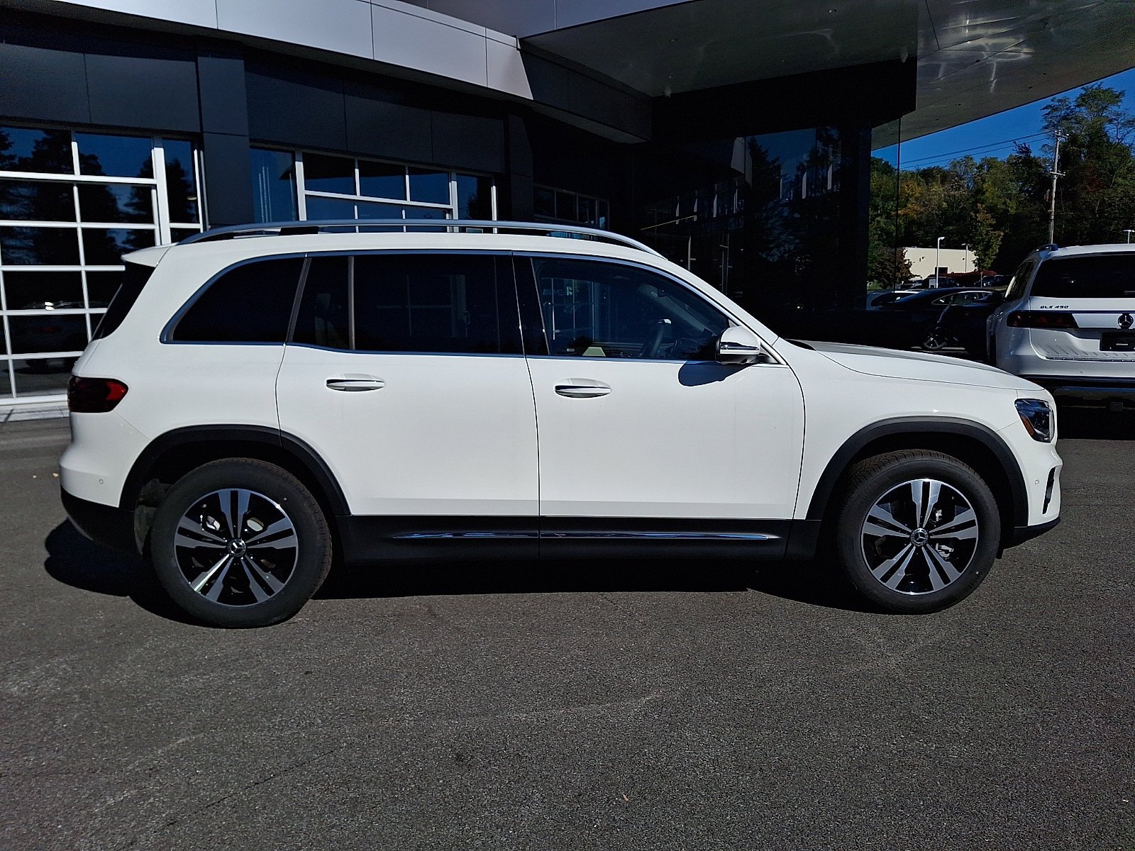 New 2026 Polar White Mercedes-Benz GLB 250 image 28