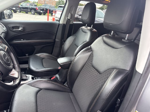 Used 2020 Silver Jeep Latitude image 13