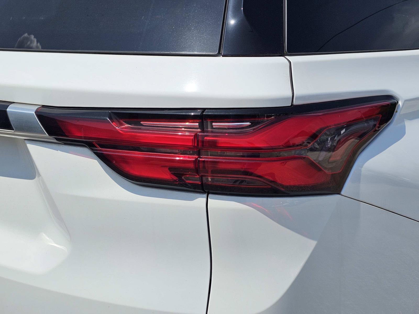 Used 2022 Summit White Chevrolet Premier image 9