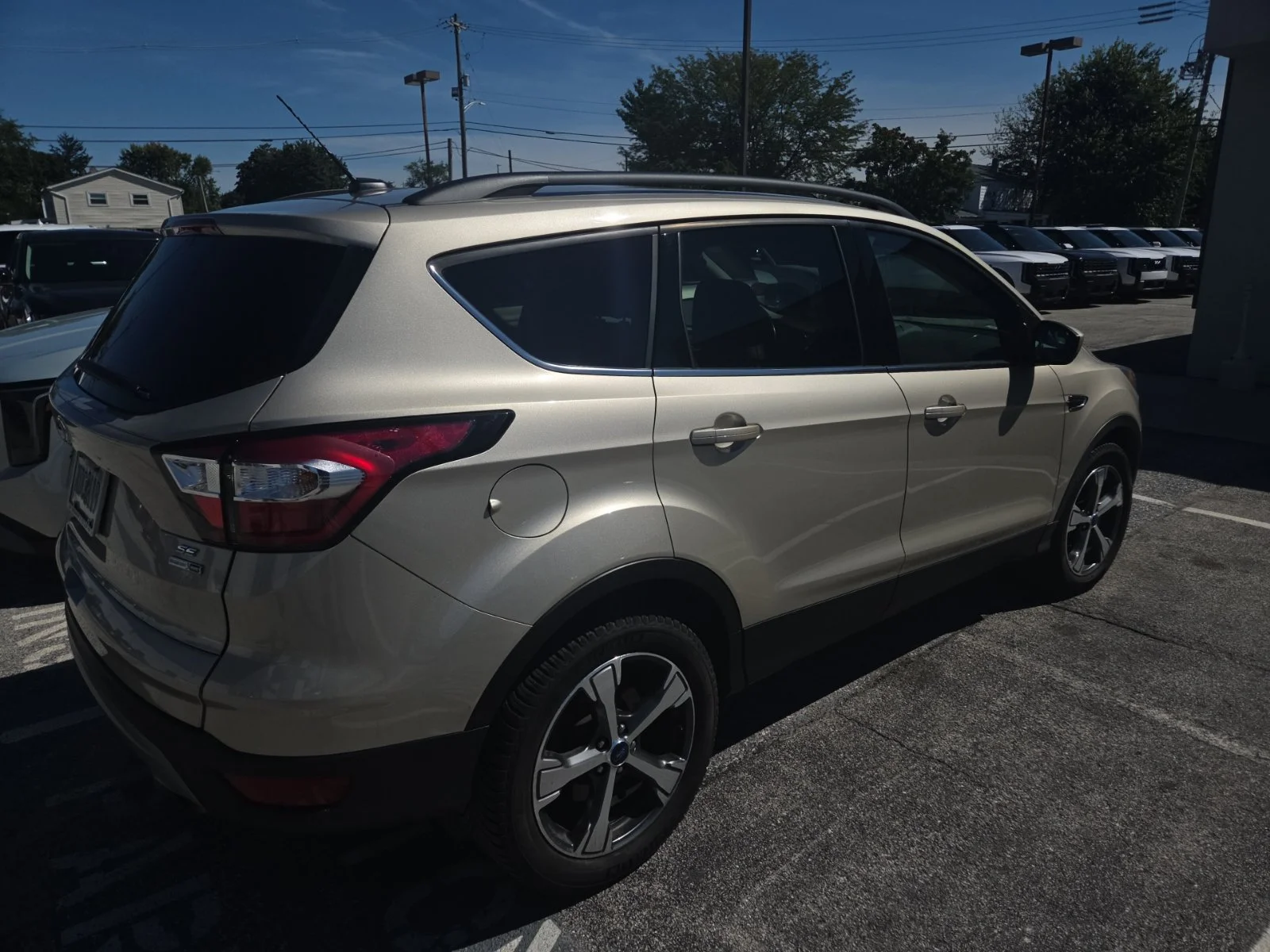 Used 2017 Gold Ford SE image 5
