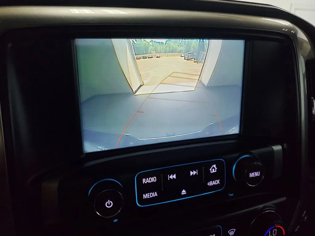 Used 2018 IRIDESCENT PEARL TRICOAT Chevrolet LTZ image 24
