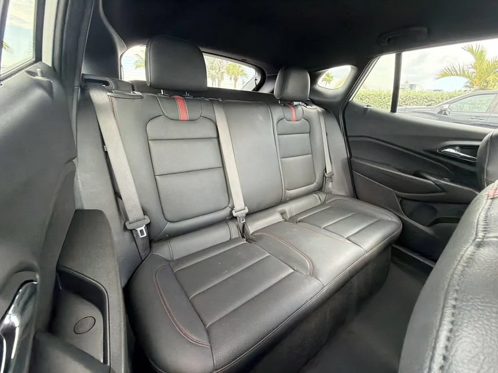 Used 2025 Summit White Chevrolet 2RS image 33
