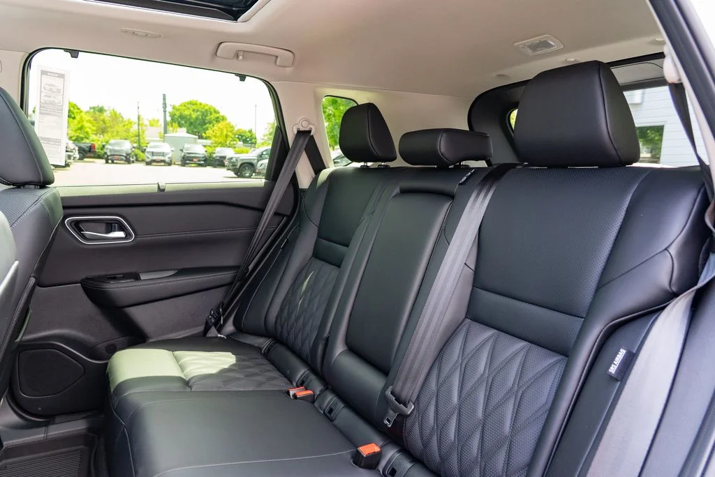 New 2026 Everest White Pearl TriCoat / Super Black Two-tone Nissan Platinum image 24