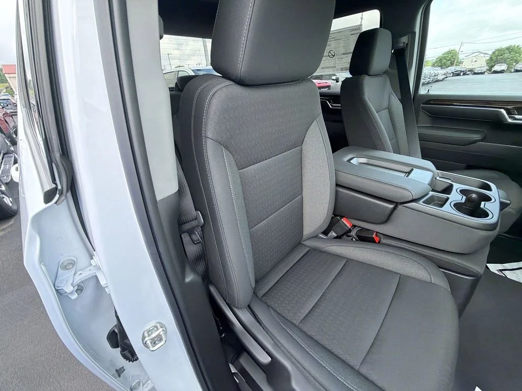 New 2026 Summit White GMC Elevation image 30
