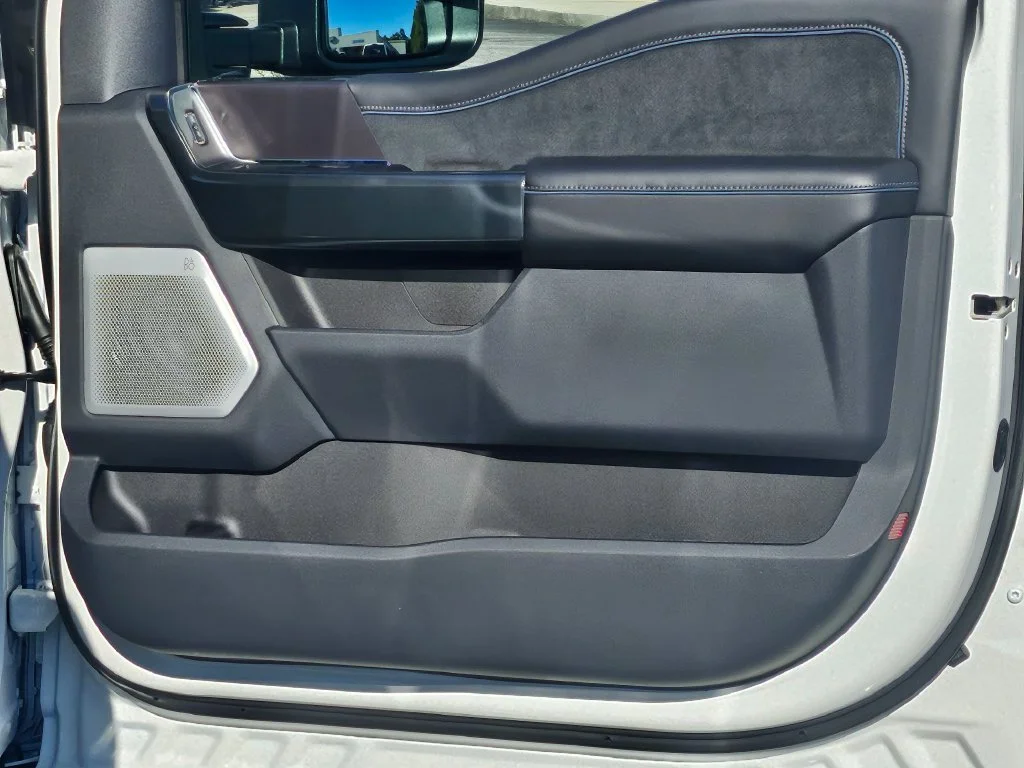 New 2027 White Ford Platinum image 40