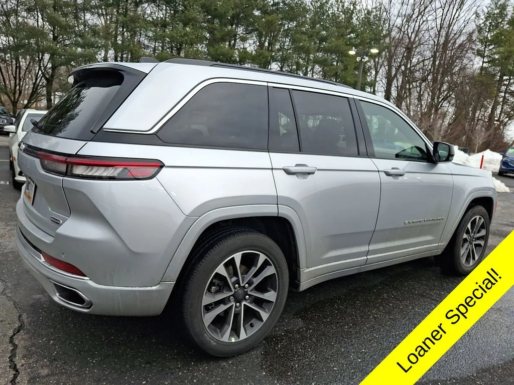 New 2025 Silver Zynith Exterior Paint Jeep Overland image 4