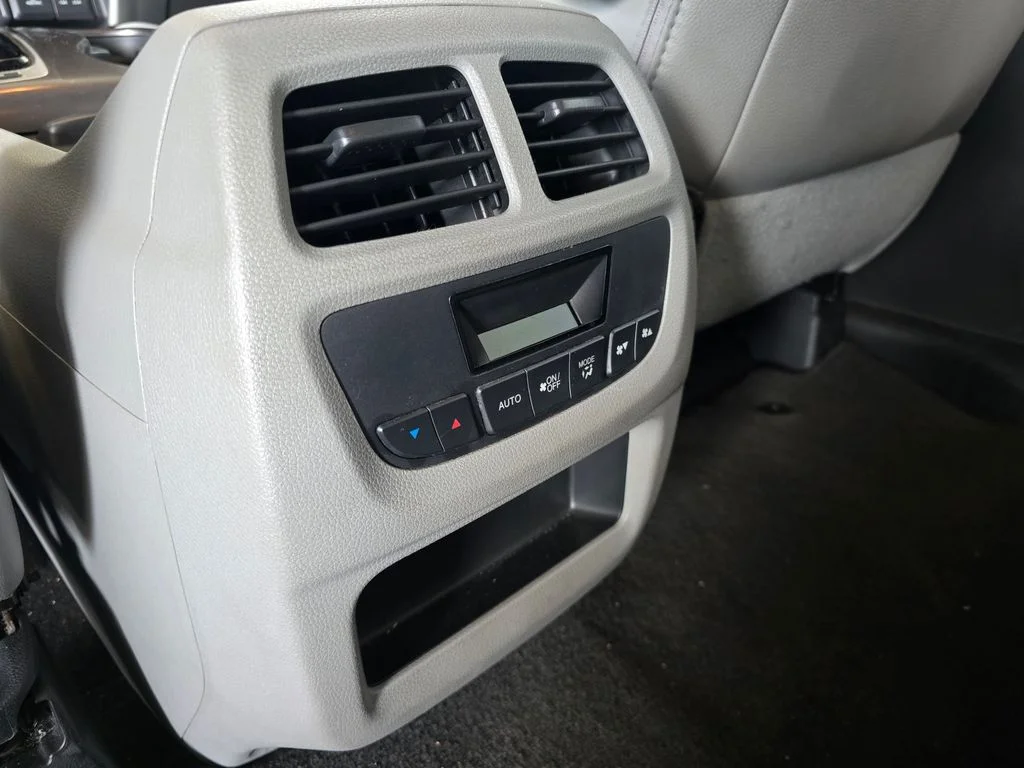 Used 2016 Silver Honda EX-L image 30