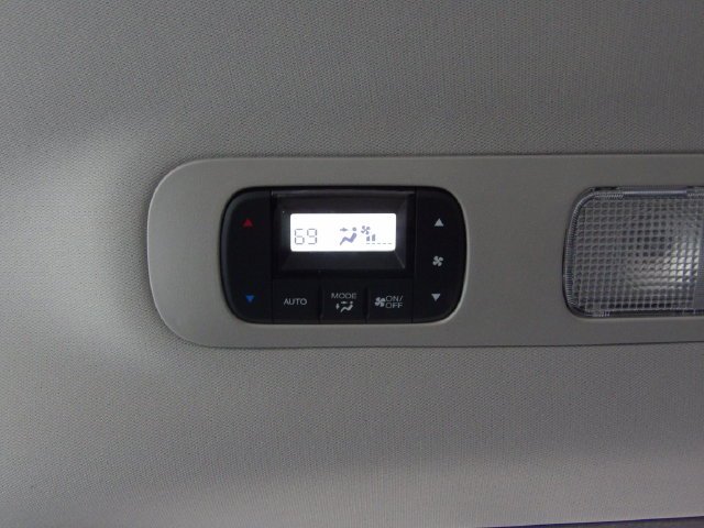 Certified Used 2025 Solar Silver Metallic Honda Touring image 50