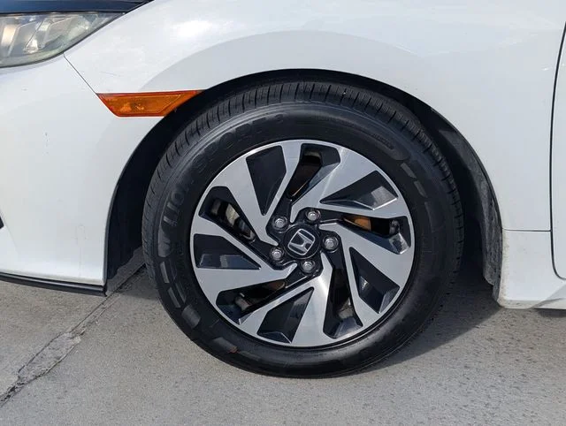 Used 2017  Honda LX image 4