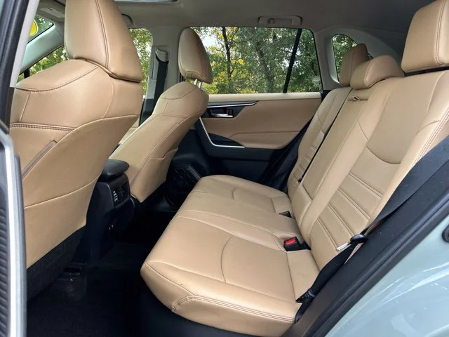 Used 2021  Toyota XLE Premium image 26