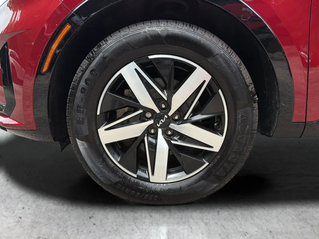 Used 2023 Red Kia S image 21
