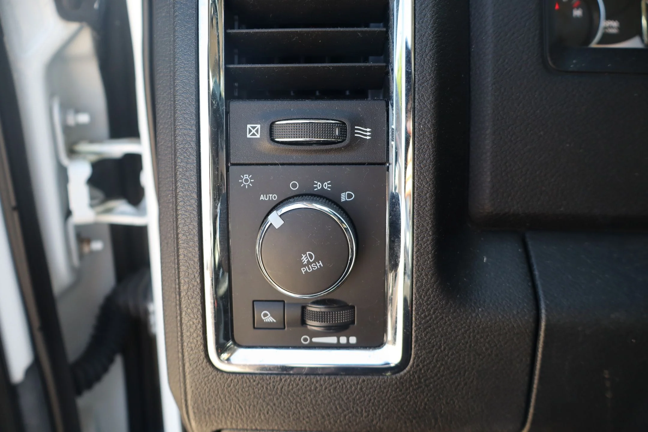 Used 2017 White Ram Laramie image 15
