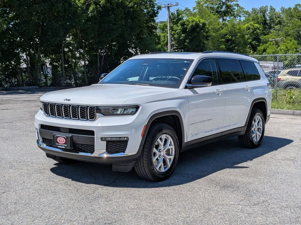 Used 2023 White Jeep Limited image 11