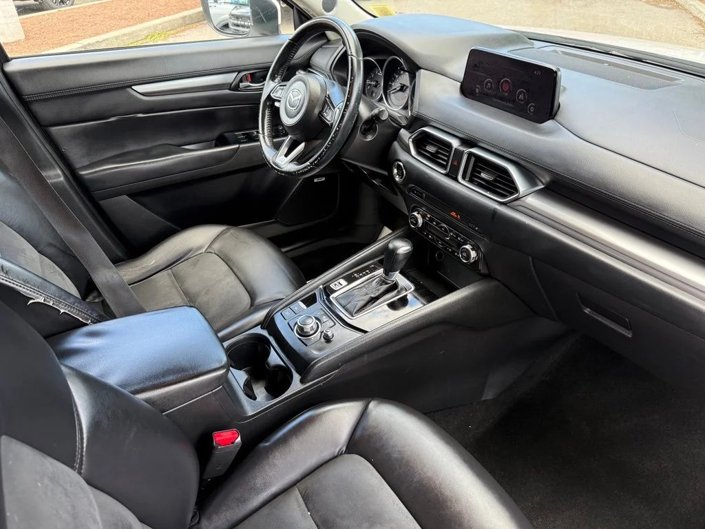 Used 2017 White Mazda Touring image 29