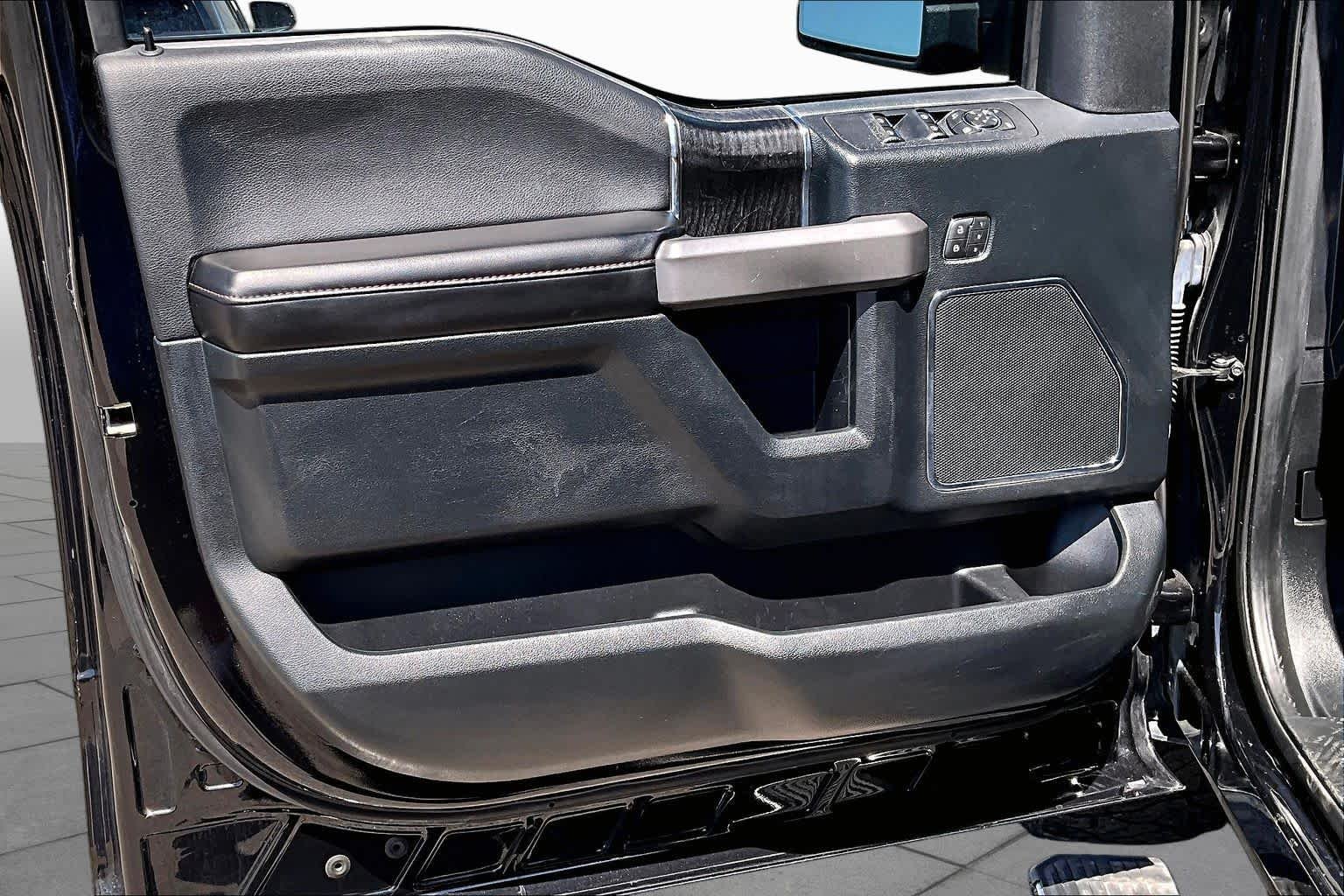 Used 2019 Agate Black Ford Platinum image 25