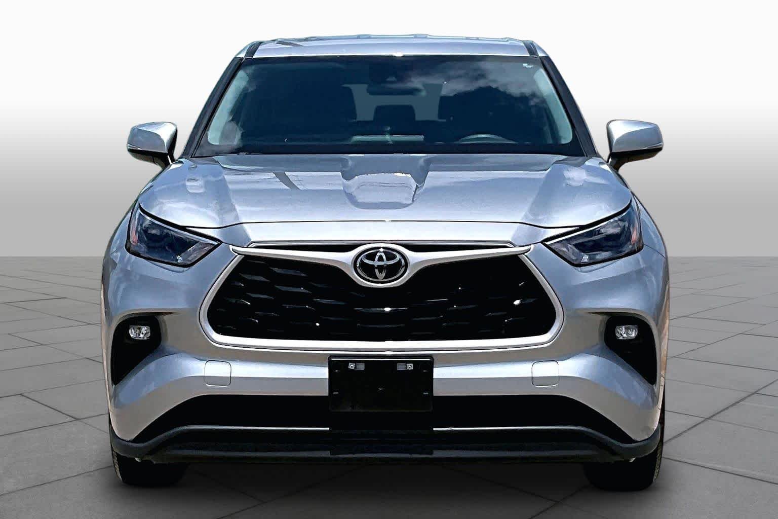 Used 2023 Celestial Silver Metallic Toyota LE image 4