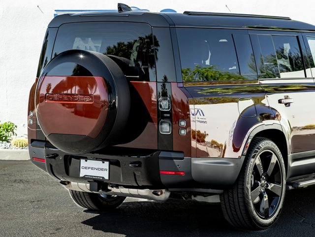 New 2026 Sedona Red Land Rover S image 7