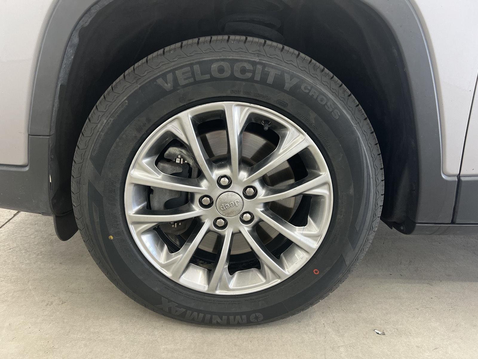 2019 Jeep Cherokee Latitude Plus - Photo 7