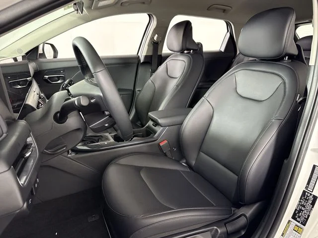 New 2026 Snow White Pearl Kia EX image 11