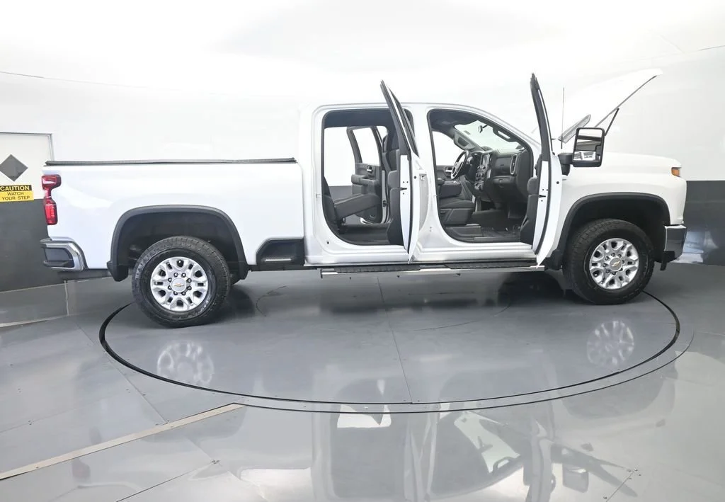 Used 2022 Summit White Chevrolet LT image 67