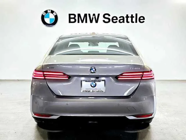 Certified Used 2025 Oxide Grey Met BMW xDrive image 5