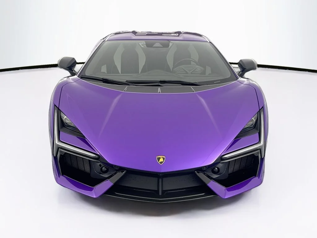 Used 2024  Lamborghini  image 2