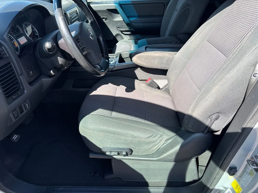 Used 2010 Silver Nissan SE image 17