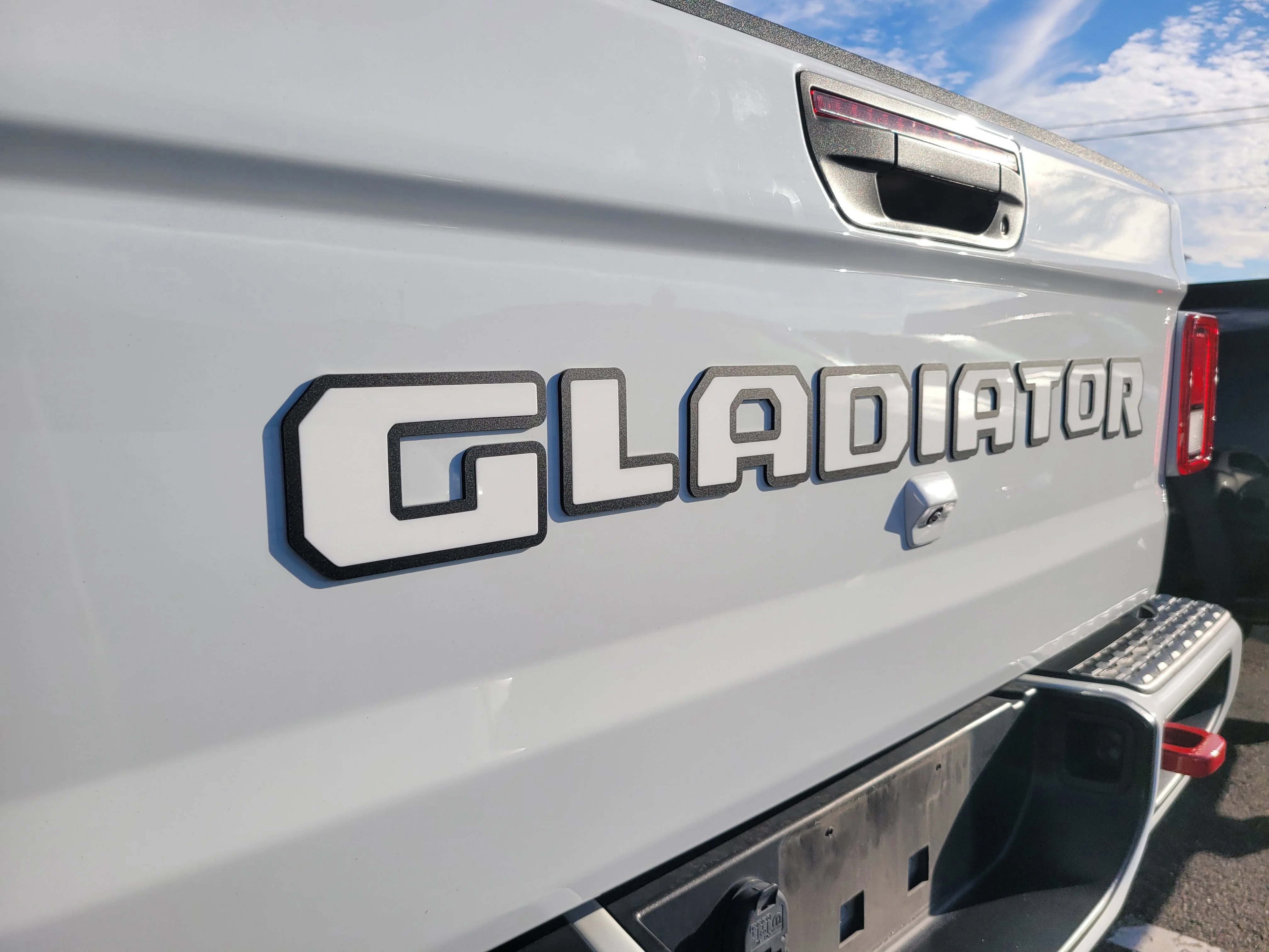 Used 2022 Bright White Clearcoat Jeep Rubicon image 7