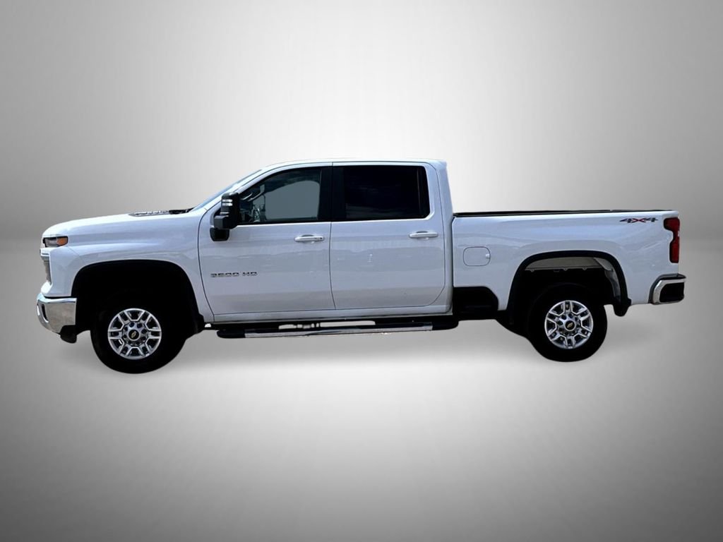 Used 2025 White Chevrolet LT image 8
