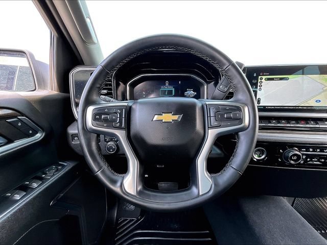 Used 2023 SUMMIT WHITE Chevrolet LT image 17