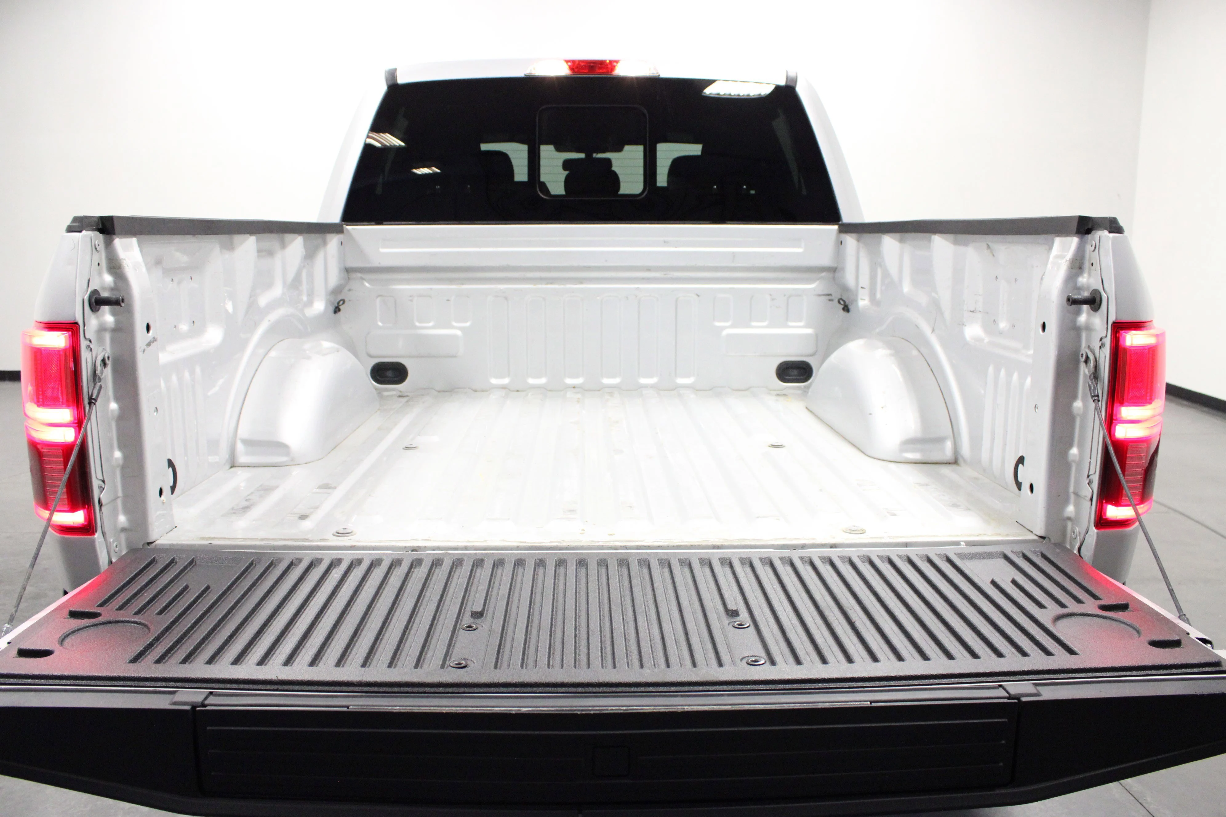 Used 2019 Ingot Silver Ford XLT image 15
