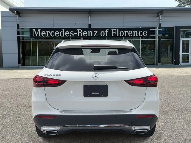 Used 2025  Mercedes-Benz GLA 250 image 5