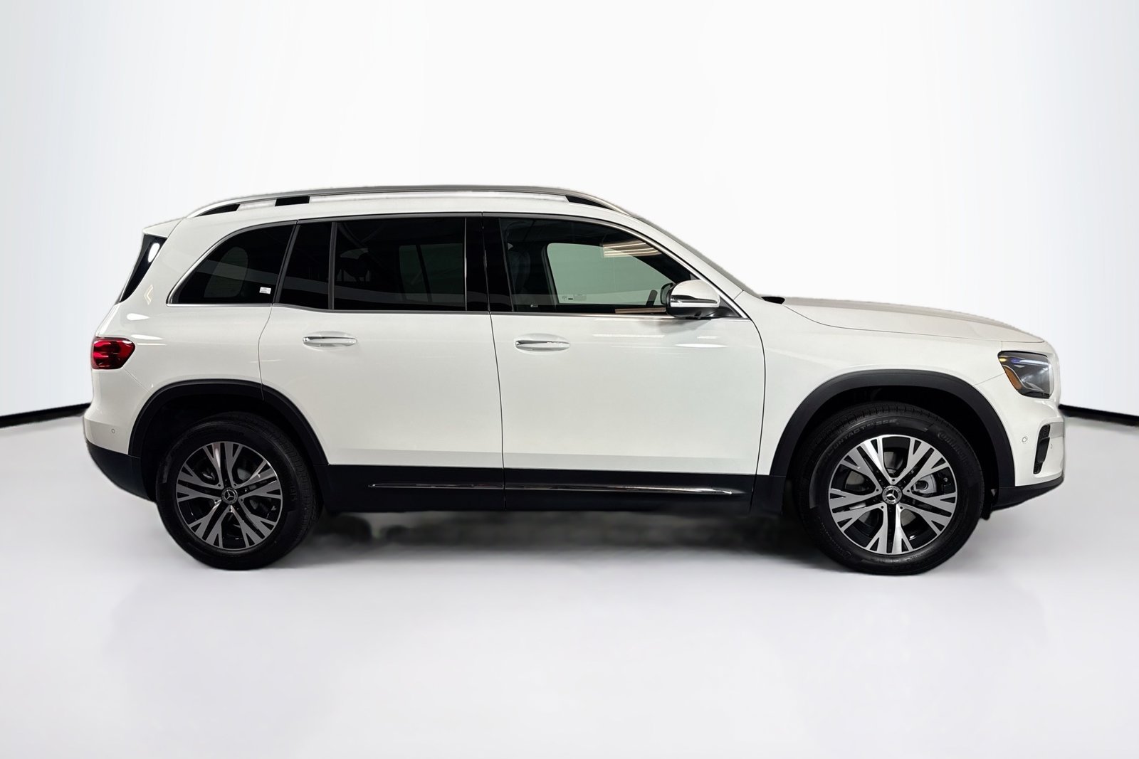 New 2026 Polar White Mercedes-Benz GLB 250 image 4