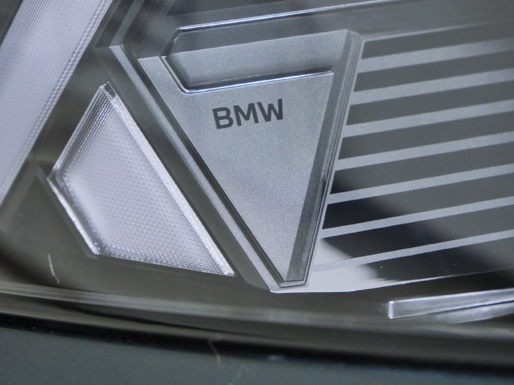 New 2027 Vancouver Green Metallic BMW  image 4
