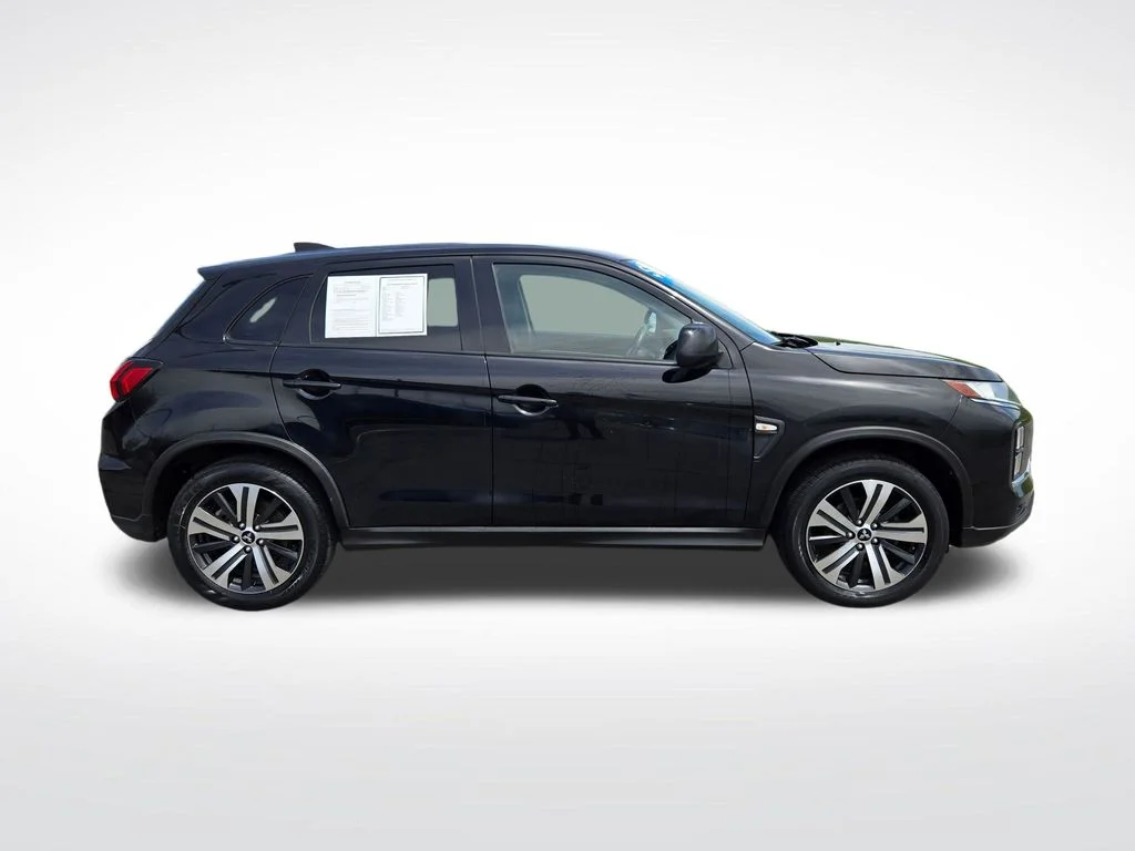 Used 2020 Black Mitsubishi 2.0 ES image 2