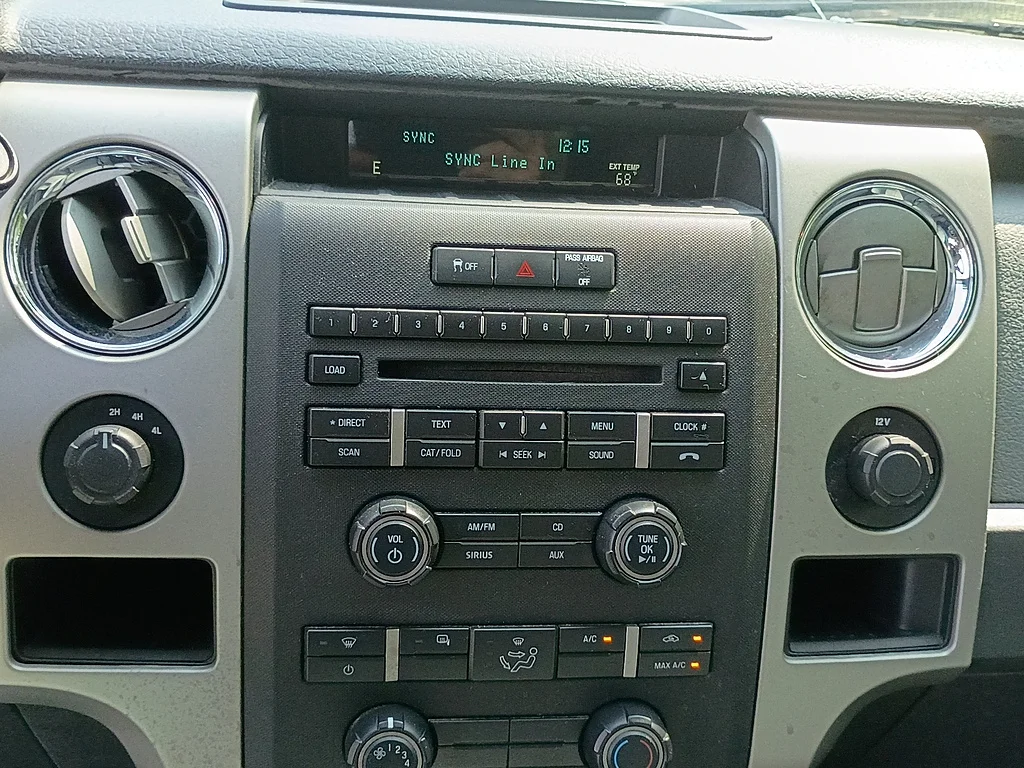 Used 2011 Ingot Silver Metallic Ford XLT image 21