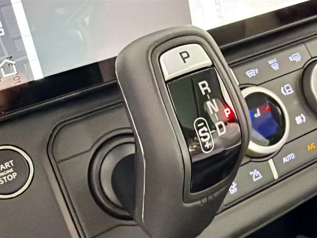 New 2026 Carpathian Grey Land Rover X-Dynamic SE image 17