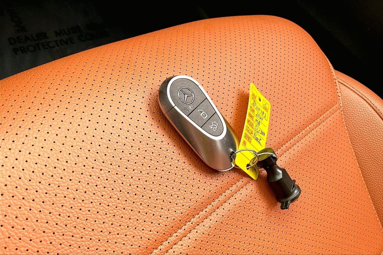 Used 2024 Polar White Mercedes-Benz GLC 300 image 15