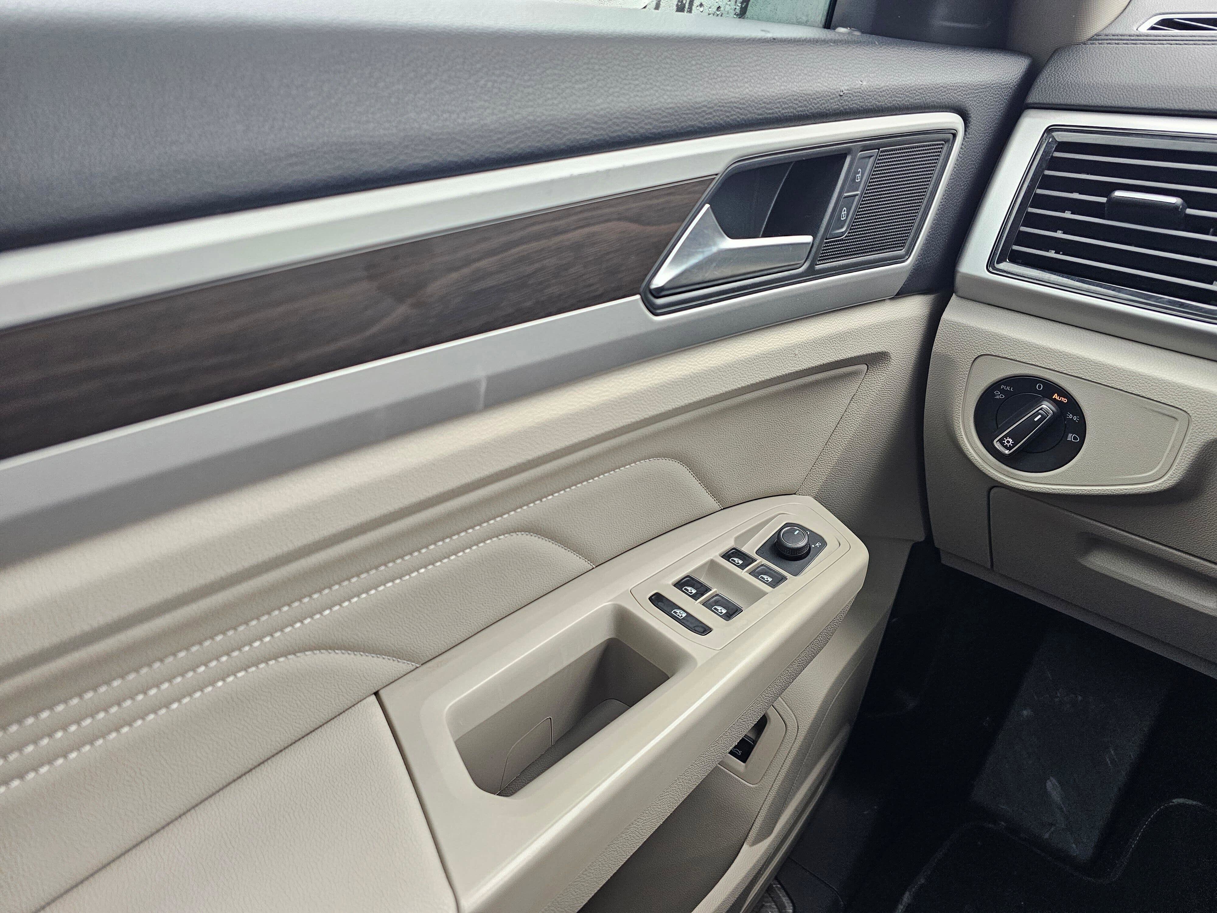 2023 Volkswagen Atlas SE w/Tech - Photo 28
