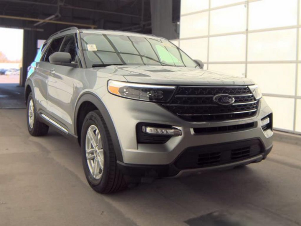 Used 2024 Silver Ford XLT image 4