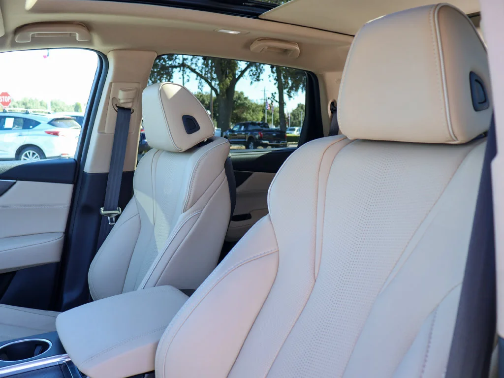Used 2023 Platinum White Pearl Acura Advance image 25