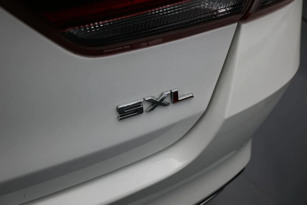 Used 2016 Snow White Pearl Kia SXL image 41