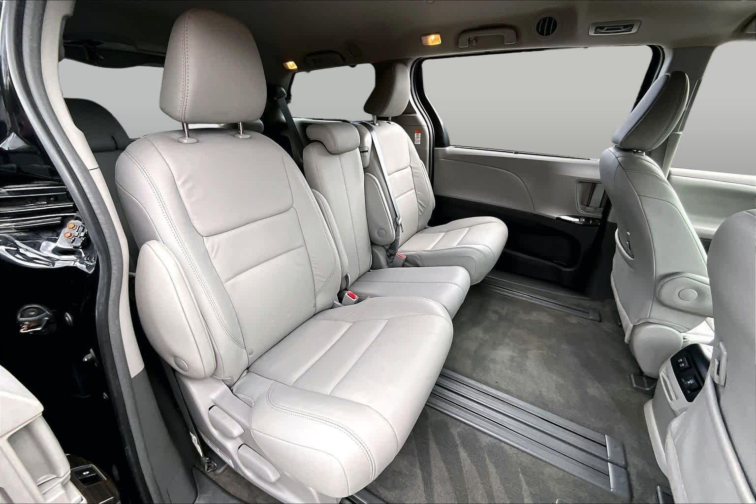 Used 2018 Midnight Black Metallic Toyota XLE image 18